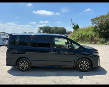 Toyota Voxy 2015