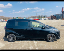 Toyota Sienta 2016