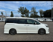 Toyota Voxy 2014