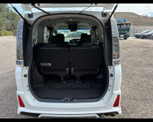 Toyota Voxy 2014