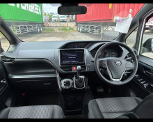 Toyota Voxy 2017
