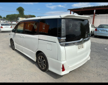 Toyota Voxy 2017