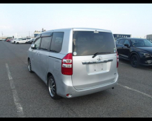 Toyota Noah 2013