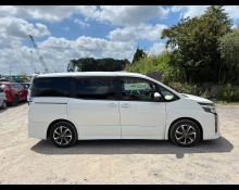 Toyota Voxy 2017