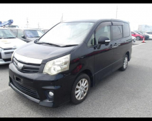 Toyota Noah 2012