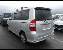 Toyota Noah 2012