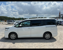 Toyota Voxy 2017