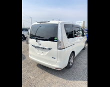 Nissan Serena 2015