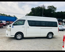 Toyota Hiace Commuter 2012