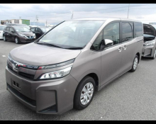 Toyota Voxy 2018