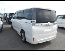 Toyota Voxy 2018