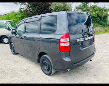 Toyota Noah 2013