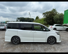 Toyota Voxy 2017