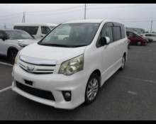 Toyota Noah 2013
