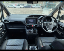 Toyota Voxy 2014
