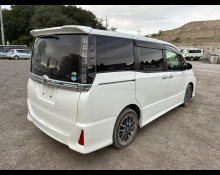 Toyota Voxy 2015