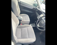 Toyota Corolla Axio 2012