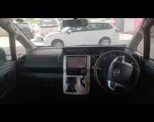 Toyota Noah 2014