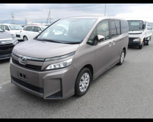 Toyota Voxy 2018