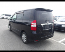 Toyota Noah 2012