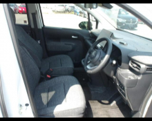 Toyota Sienta 2024