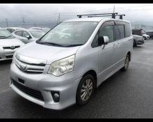 Toyota Noah 2012