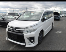 Toyota Voxy 2015