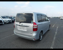 Toyota Noah 2013