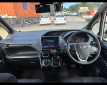 Toyota Voxy 2017