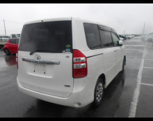 Toyota Noah 2012