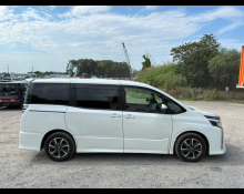 Toyota Voxy 2017