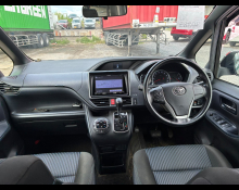 Toyota Voxy 2015