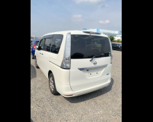 Nissan Serena 2015