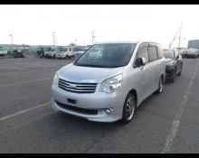 Toyota Noah 2013