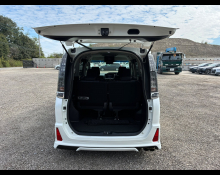 Toyota Voxy 2014