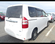 Toyota Noah 2012
