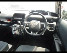 Toyota Sienta 2018