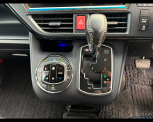 Toyota Voxy 2014