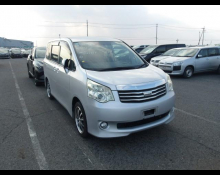 Toyota Noah 2013