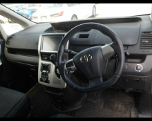Toyota Noah 2013