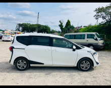 Toyota Sienta 2019