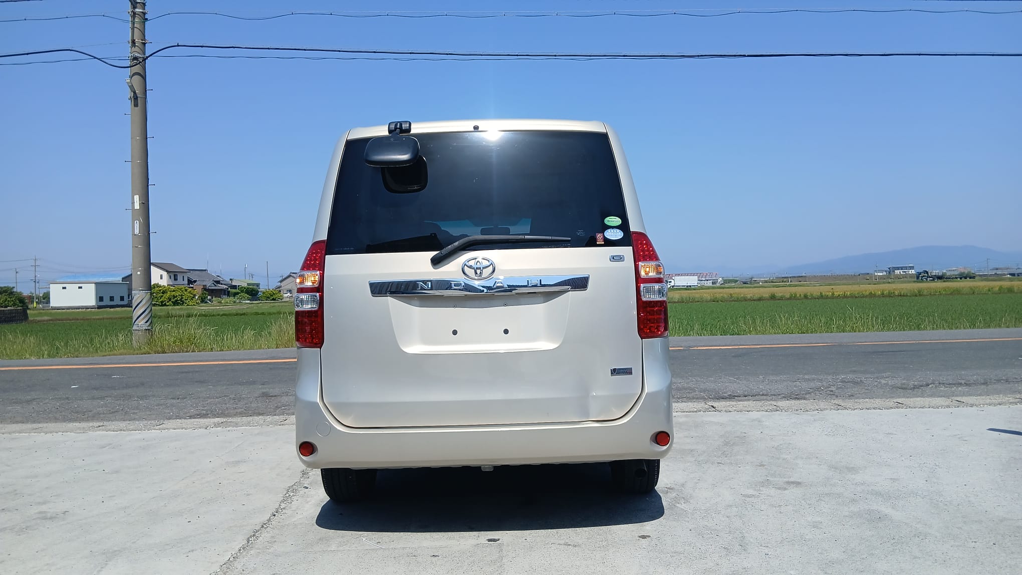Toyota Noah 2013