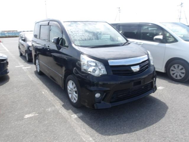 Toyota Noah 2013