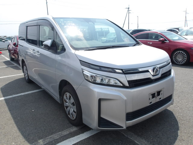 Toyota Voxy 2019