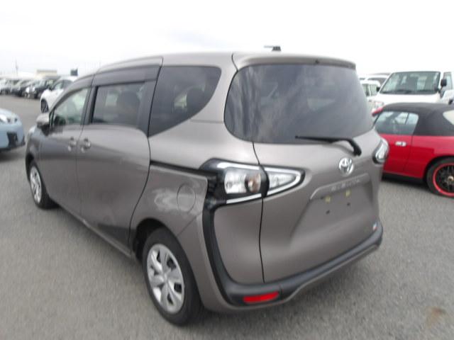 Toyota Sienta 2021
