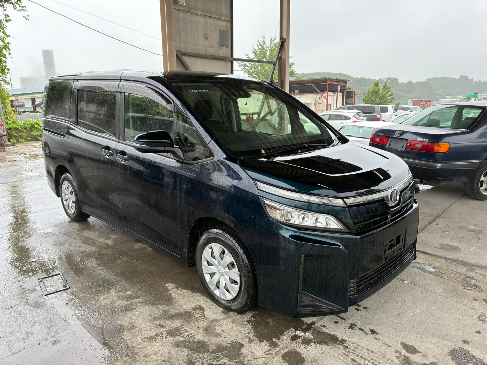 Toyota Voxy 2019
