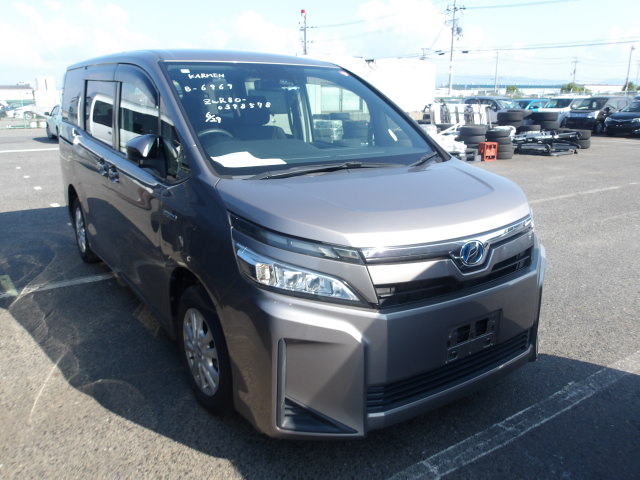 Toyota Voxy 2019