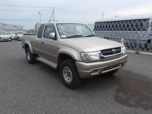 Toyota Hilux Sports Pickup 2003